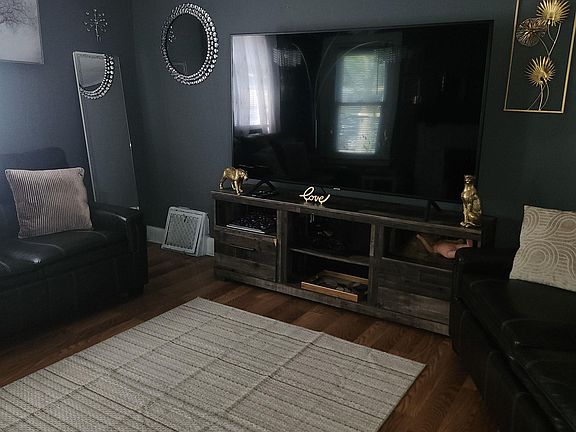 3rd image of 1817 Stevens Ave