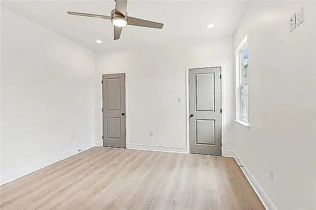 2427 Franklin Ave — Photo 13