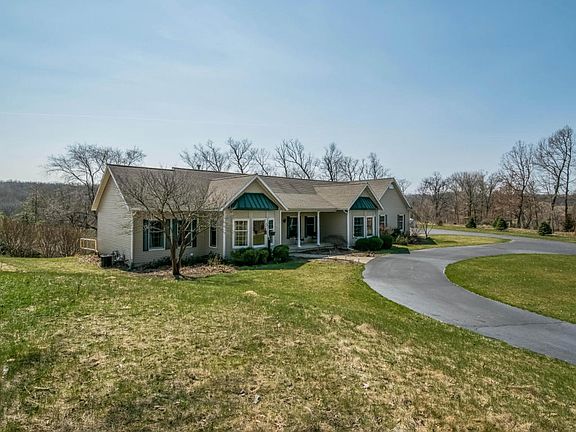 3rd image of 4667 Plateau View Dr NE