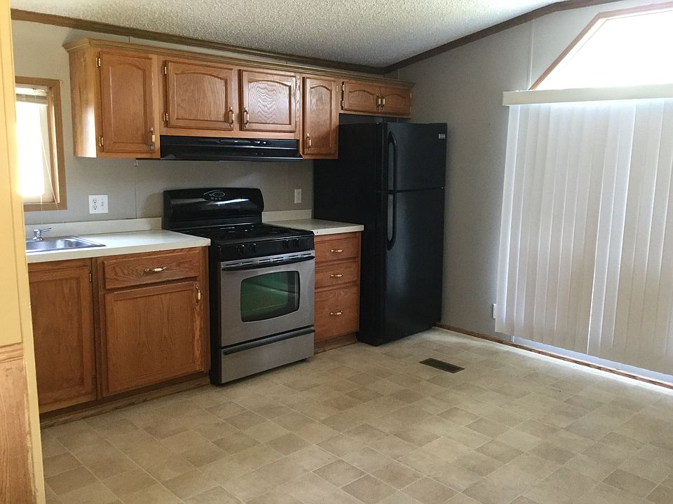 2nd image of 404 Hughes Dr Ste A