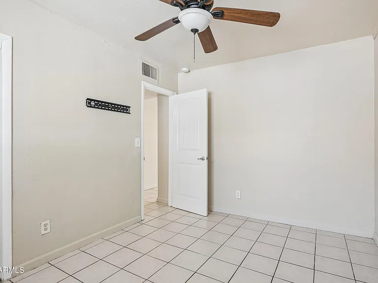 2133 W Adams St #2 — Photo 21