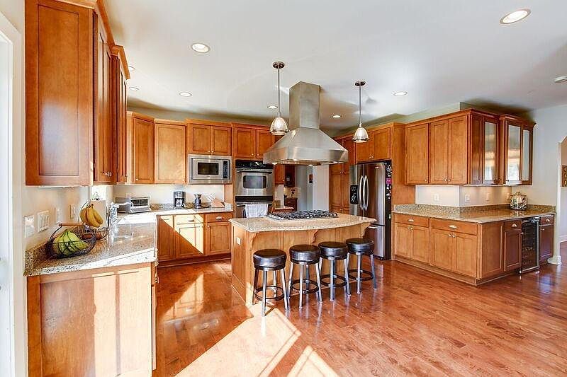 1st image of 1921 Blackhawk Dr