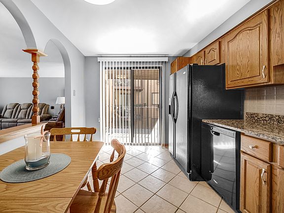 5th image of 3853 N Narragansett Ave #203