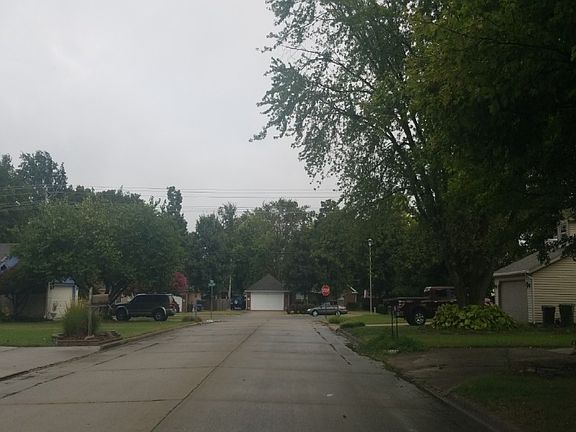 5th image of 703 N 37th Pl