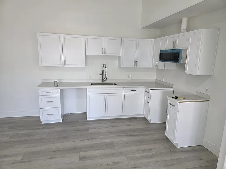 2943 E Beck Ln #4 — Photo 8