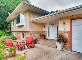 790 County Road D E, Little Canada, MN 55117
