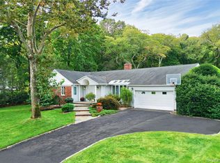 14 Maplewood Lane, East Hills, NY 11576
