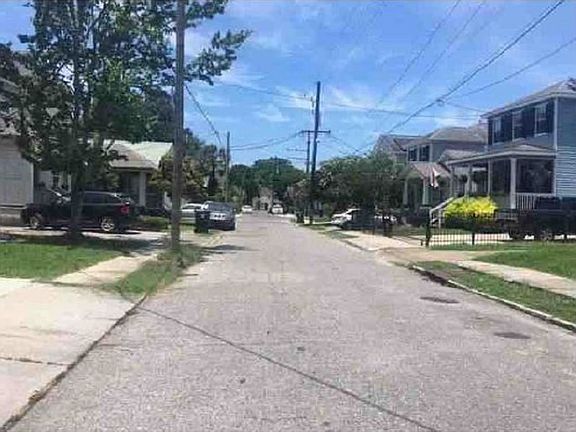 2nd image of 2414 Valmont St