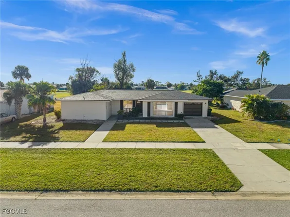 33 Golfview Pl, Rotonda West, FL 33947