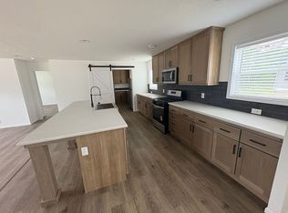8241 W Cygnes Cir, Fenton, MI 48430