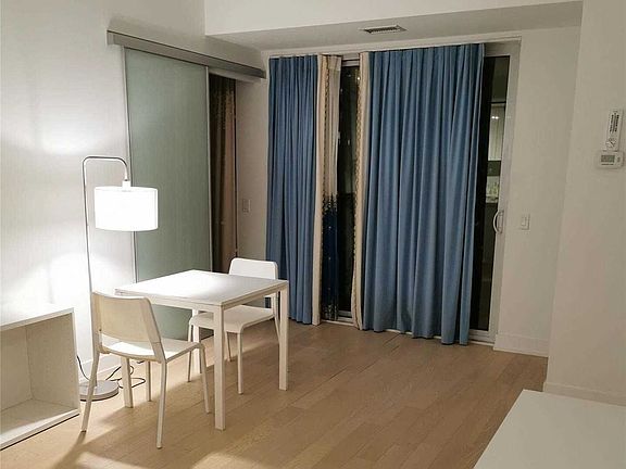 4th image of 7 Grenville St #1210