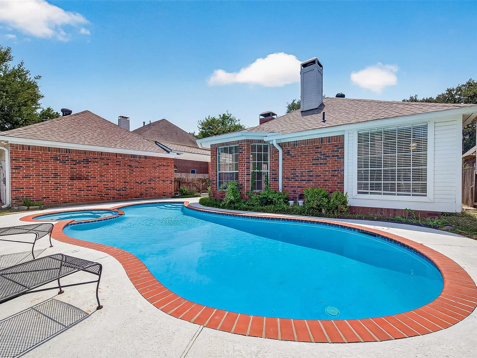4 bed, 2.5 bath, 2710 sqft, $3,450 — Photo 1
