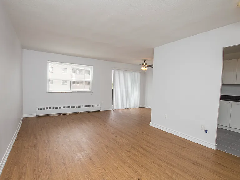 196 Churchill Rd S — Photo 5
