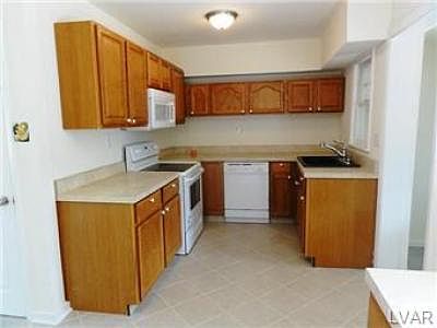 4th image of 718 Hickory Ln
