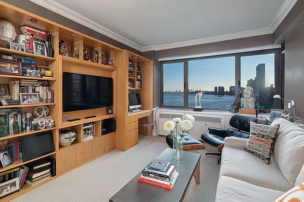 Sold by Compass | media 3