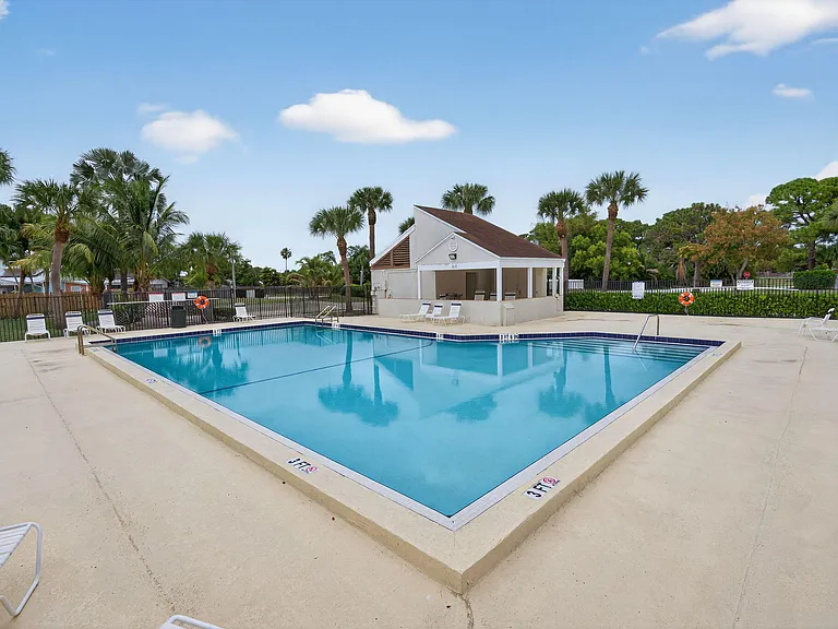 707 Stonewood Ct #19C — Photo 32