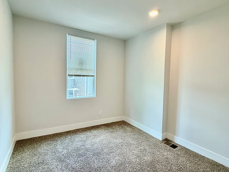 2073 Pickwick St — Photo 9
