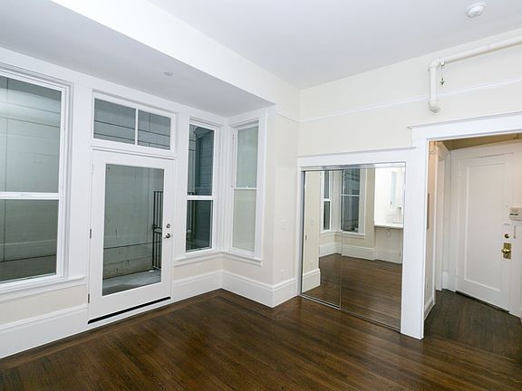 2nd image of 2620 Laguna St #7