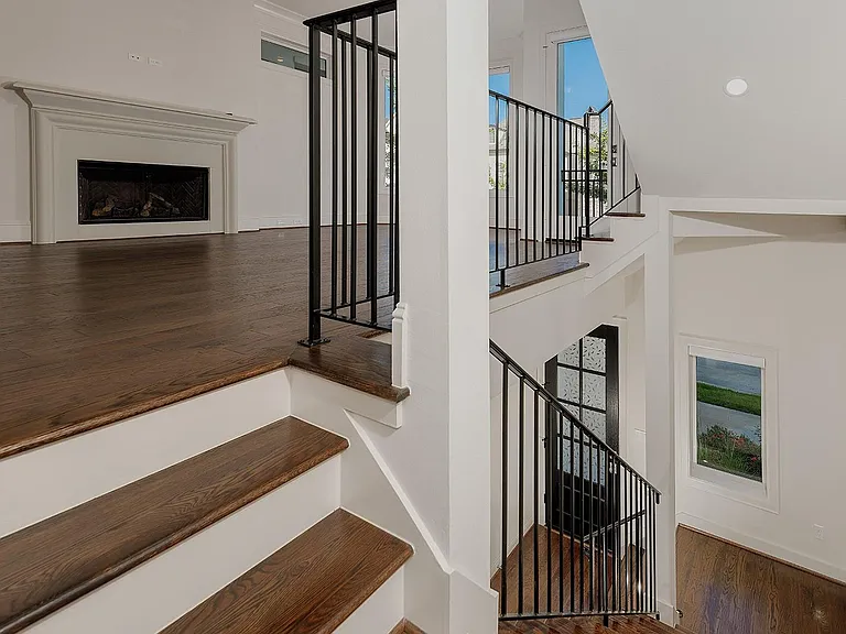 2503 Lake Front Cir — Photo 6