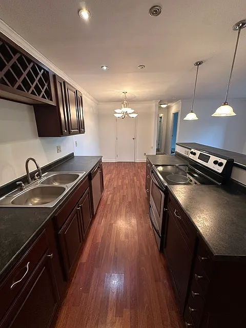 1 bed, 700 sqft, $1,100 — Photo 4