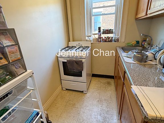 5th image of 215 Kelton St #15