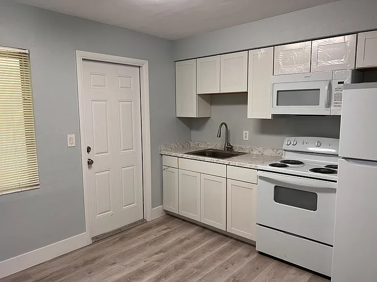 337 Tudor Dr #L — Photo 9