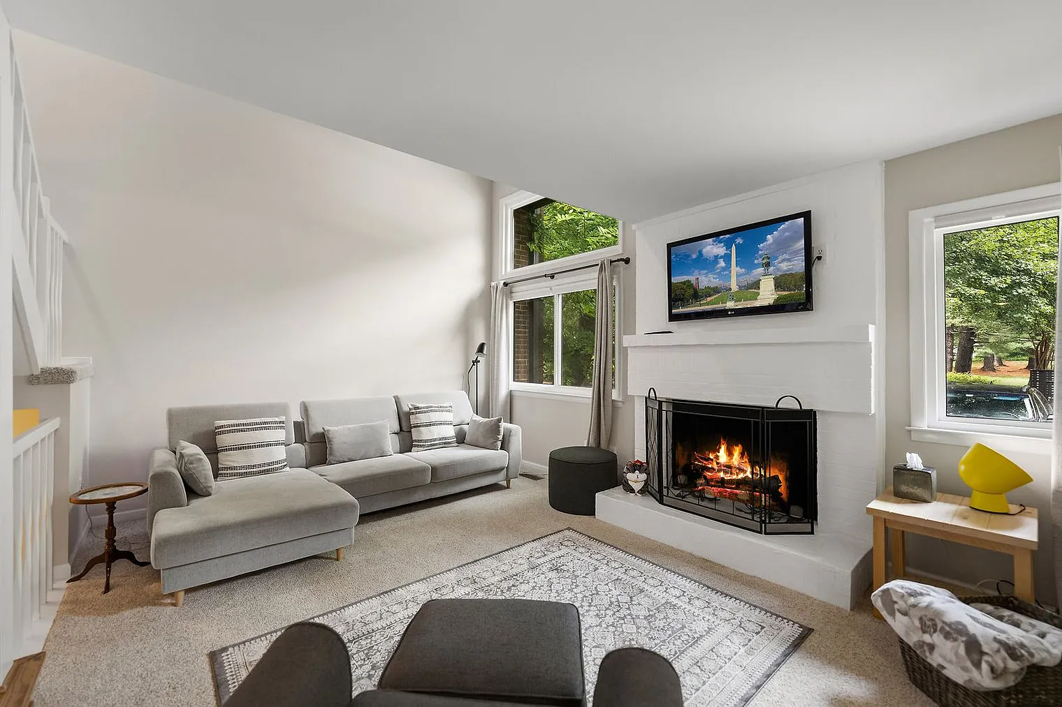 3 bed, 1.0 bath, 19622 sqft, $5,874 — Photo 2