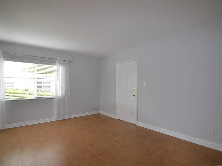 3773 S Barrington Ave #7 — Photo 7