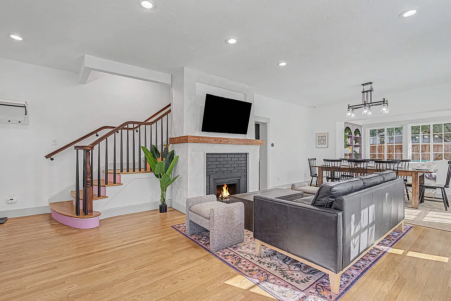 5 bed, 2.0 bath, 2992 sqft, $6,959 — Photo 3