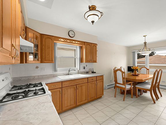 5th image of 9972 Ivanhoe Ave