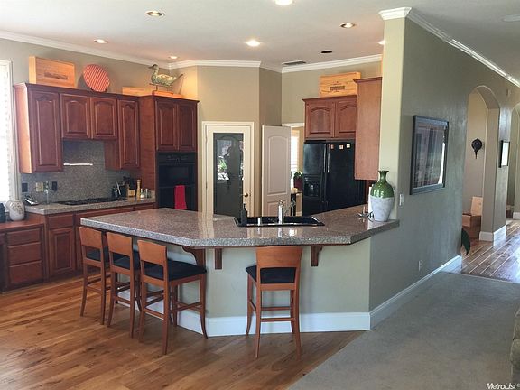 4th image of 1701 Farmington Ct