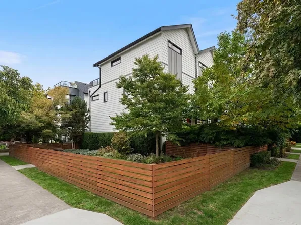 501 E 44th Ave, Vancouver, BC V5W 1W4