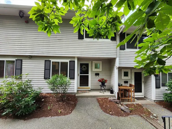 16 Beals Cove Rd APT D, Hingham, MA 02043