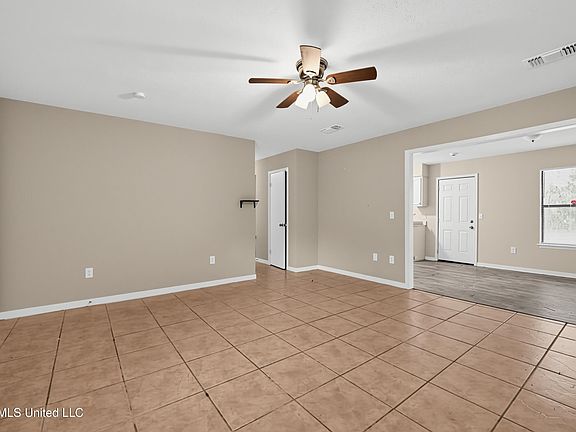 5th image of 223 One Park Pl
