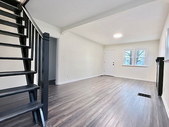 2nd image of 3007 Clevelawn Ct