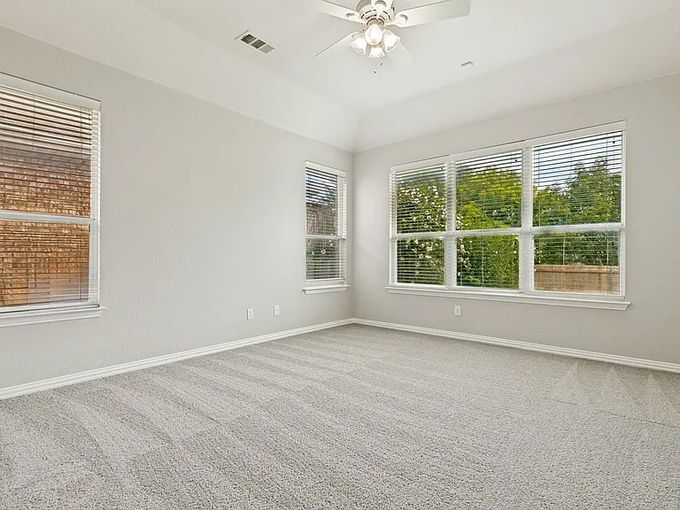 10129 Sanden Dr — Photo 9