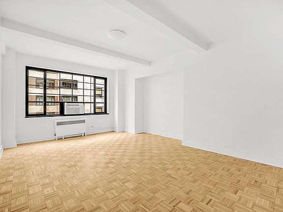 4th image of 310 E 44th St APT 512