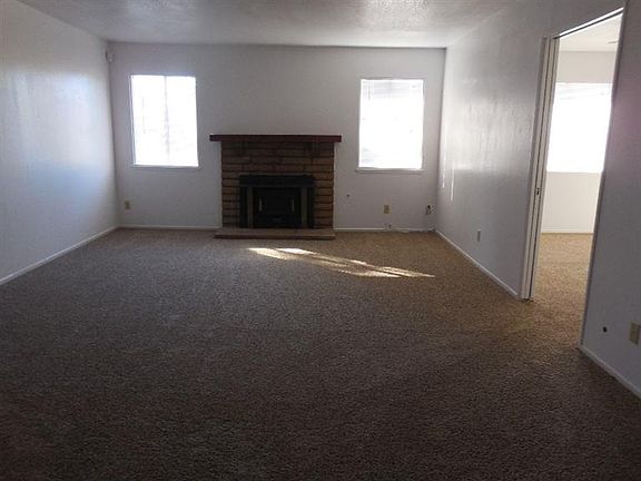 3rd image of 18559 Vine St