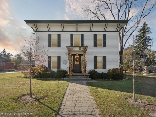 92 South St, Ortonville, MI 48462