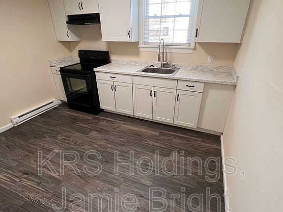 3rd image of 3918 E Chatham Dr