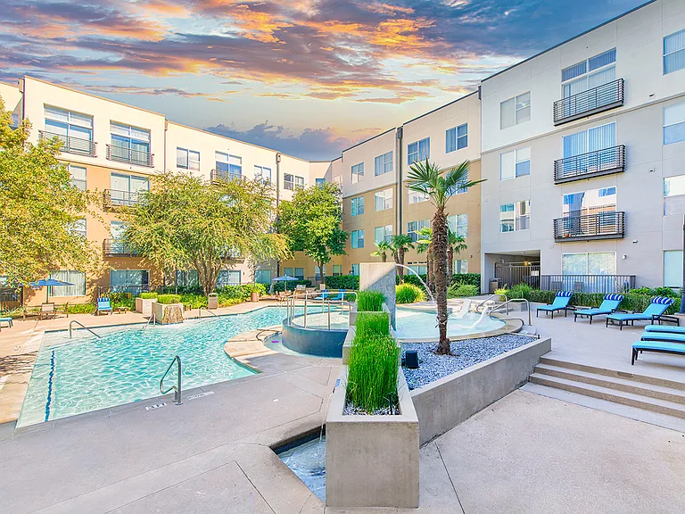 MAA Las Colinas — Photo 2