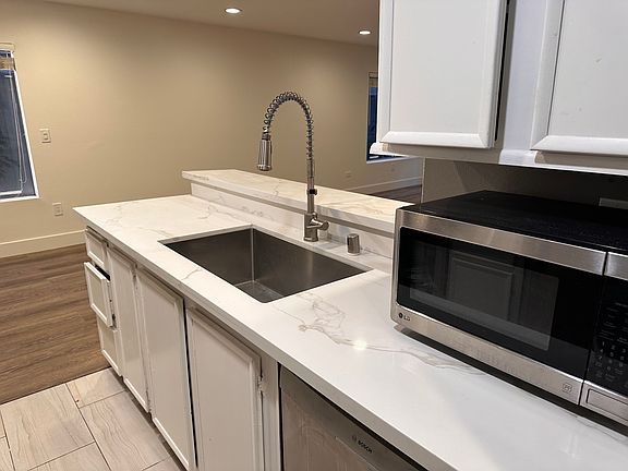 5th image of 1517 E Garfield Ave APT 36