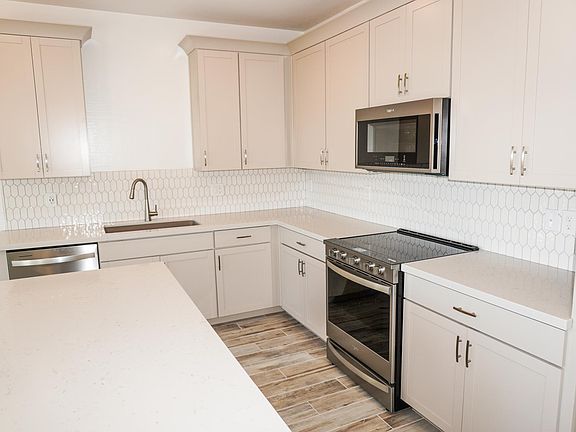 3rd image of 4133 S 105th Ln