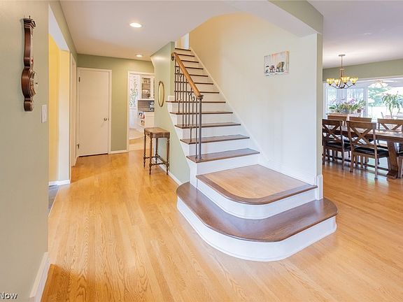 3rd image of 28449 Gates Mills Blvd SW