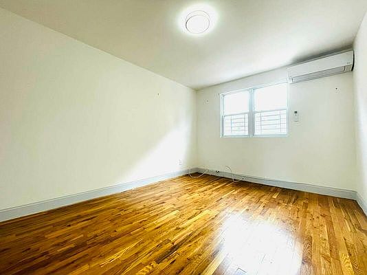5th image of 693 Autumn Ave #2R