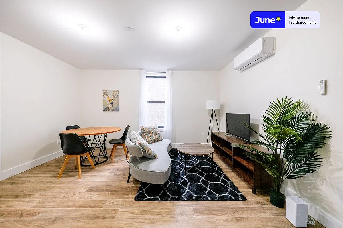 Full bedroom in 3 bed/2 bath home in Crown Heights #1833 B — Photo 3
