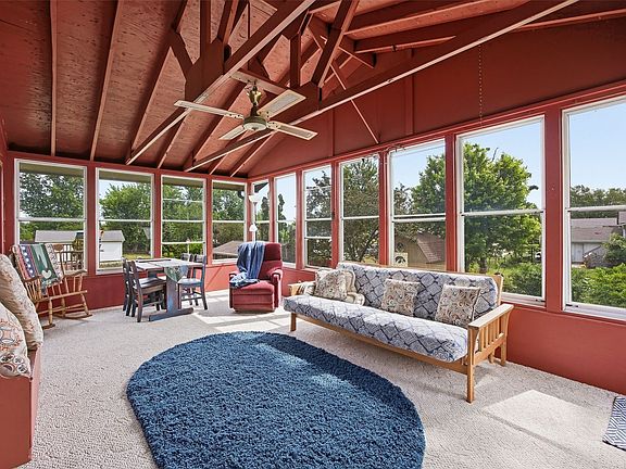 5th image of 4610 Pineview Dr NE