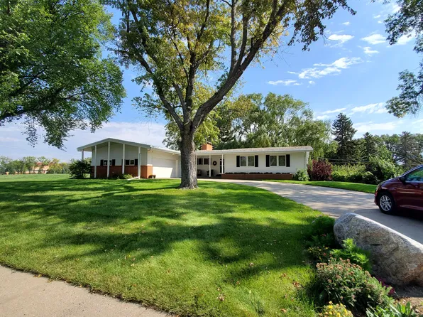 1422 N 4th St, Aberdeen, SD 57401