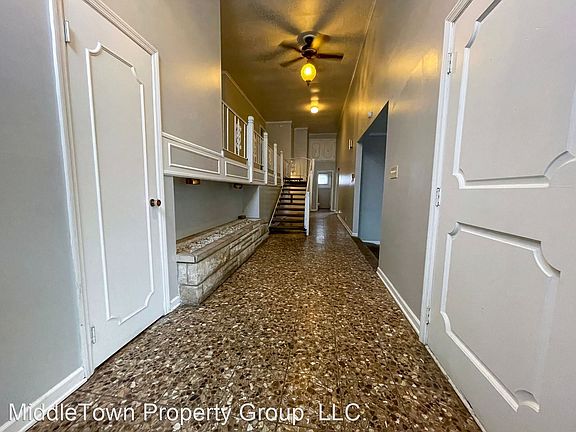 2nd image of 824 W Wayne St #7862520