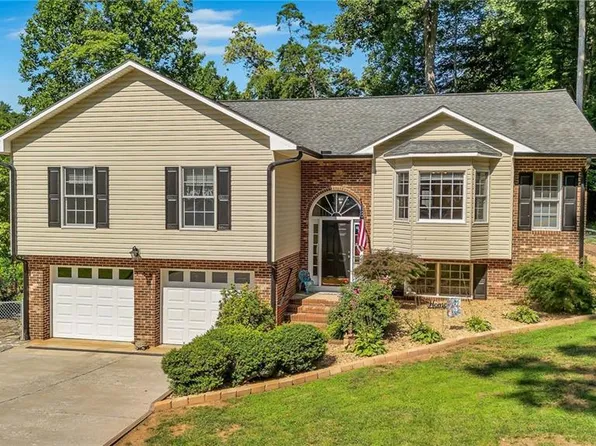 146 Hollowview Dr, Wilkesboro, NC 28697